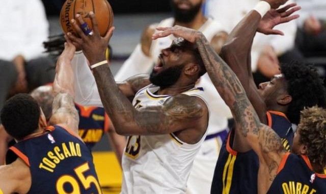 开云体育-詹姆斯：今晚只用出战24分钟 还需要适应无眉打法