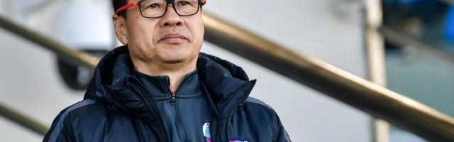 体育直播-吴金贵教导球员应该知足：医生教授收入还没你们多