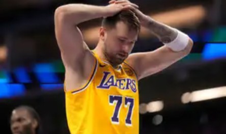 开云官方app-湖人输骑士：卢卡防守该背多少锅？