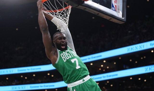 赛事比分-杰伦·布朗：不担心跟腱伤势就是有点酸痛 努力保持健康会没事的